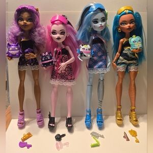 Monster High Buried Secrets Cozy Creepover Set